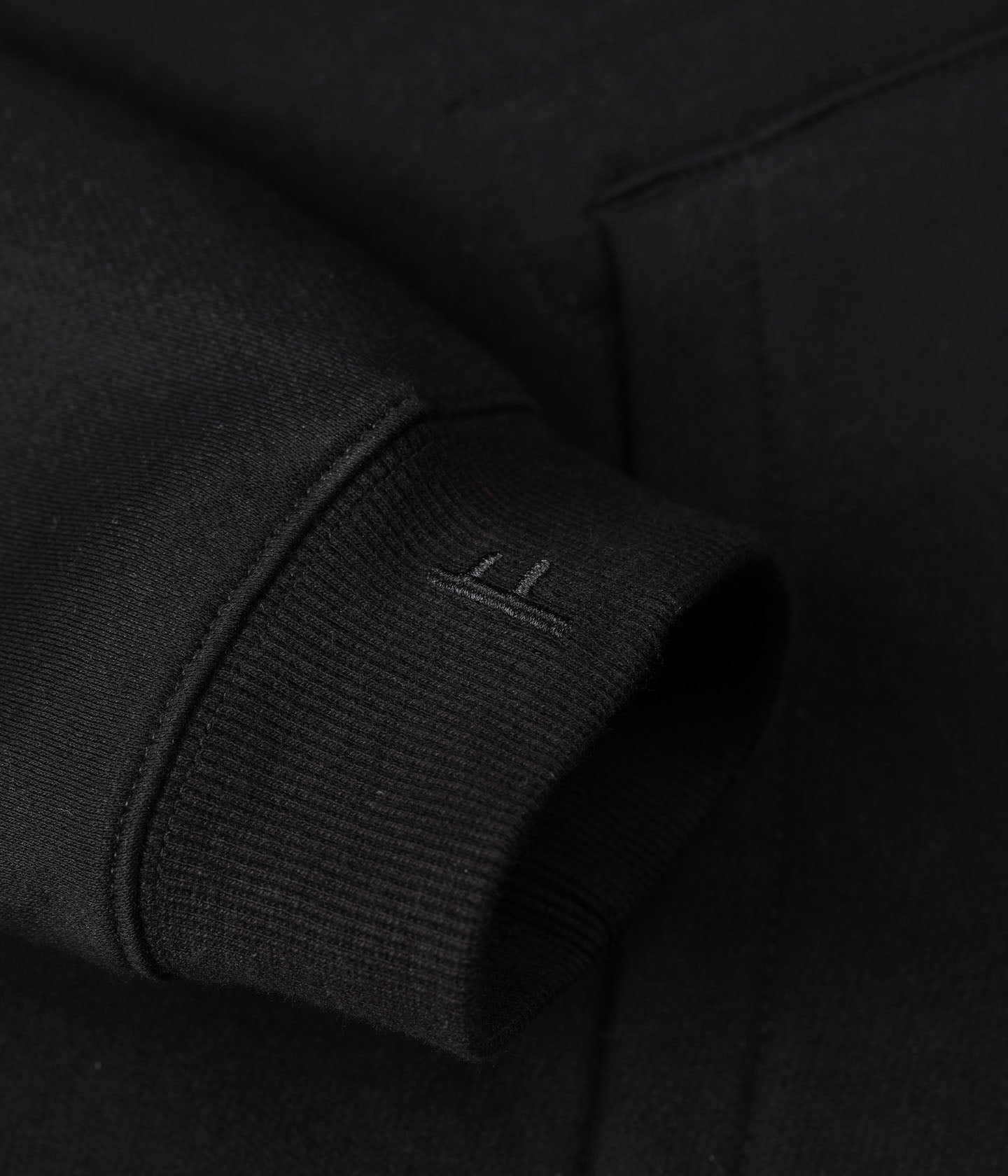 SKITTISH HOOD // BLACK