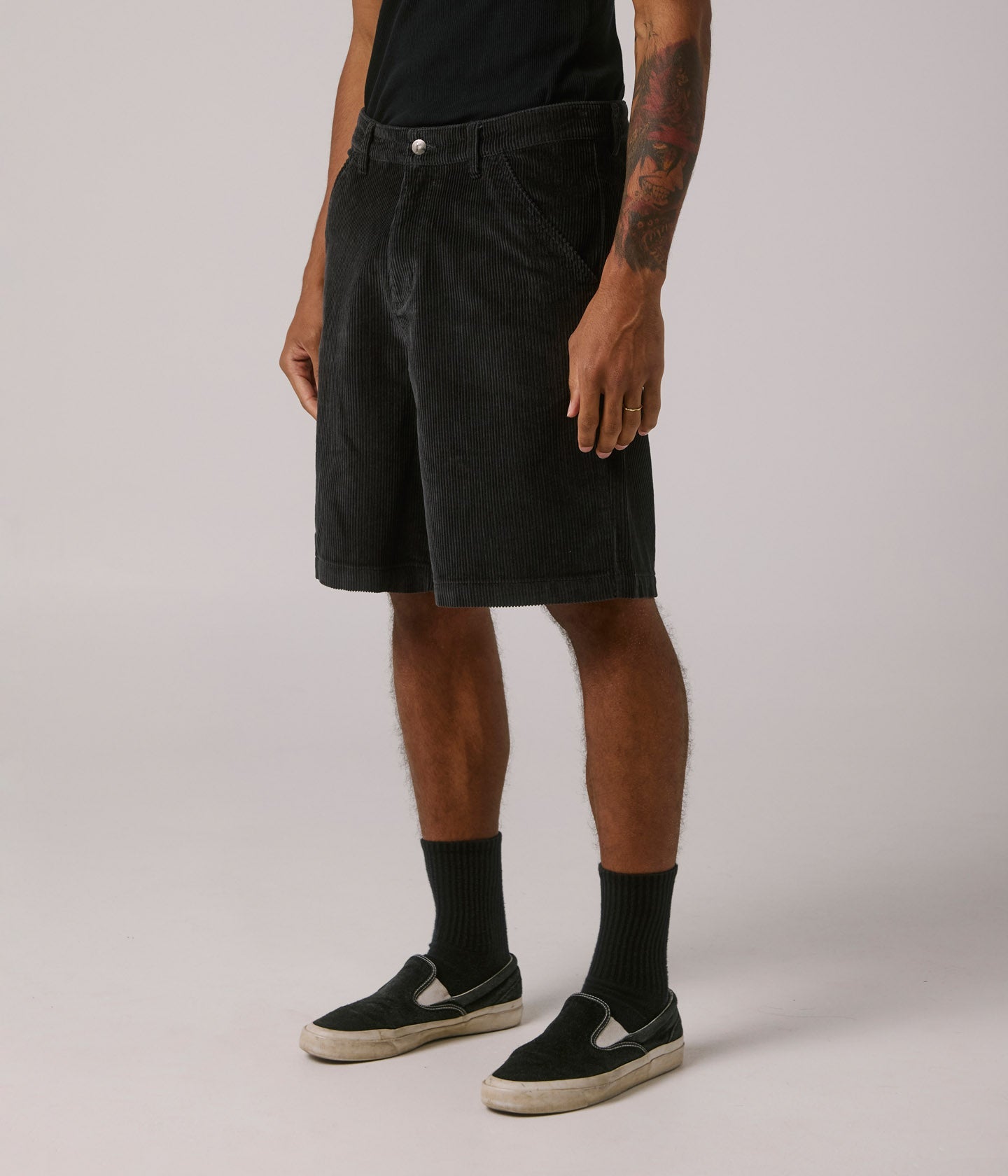 REYNOLDS 21' CORD WALKSHORT // CHARCOAL