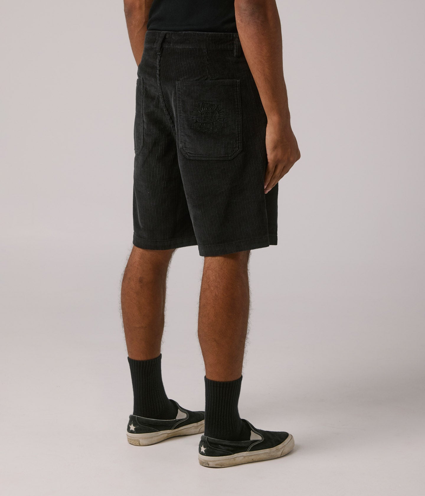 REYNOLDS 21' CORD WALKSHORT // CHARCOAL