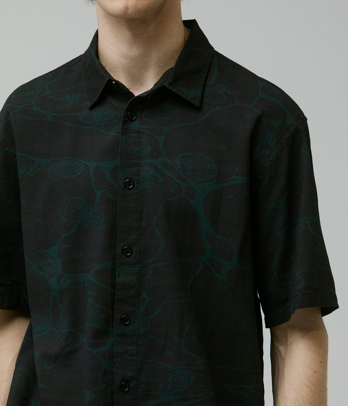 VIVIAN GLOBAL MIND SS SHIRT // BLACK