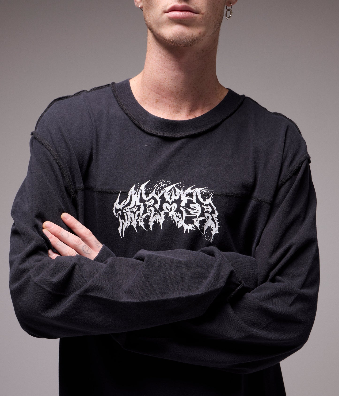 PRAISE LS T-SHIRT // WASHED BLACK