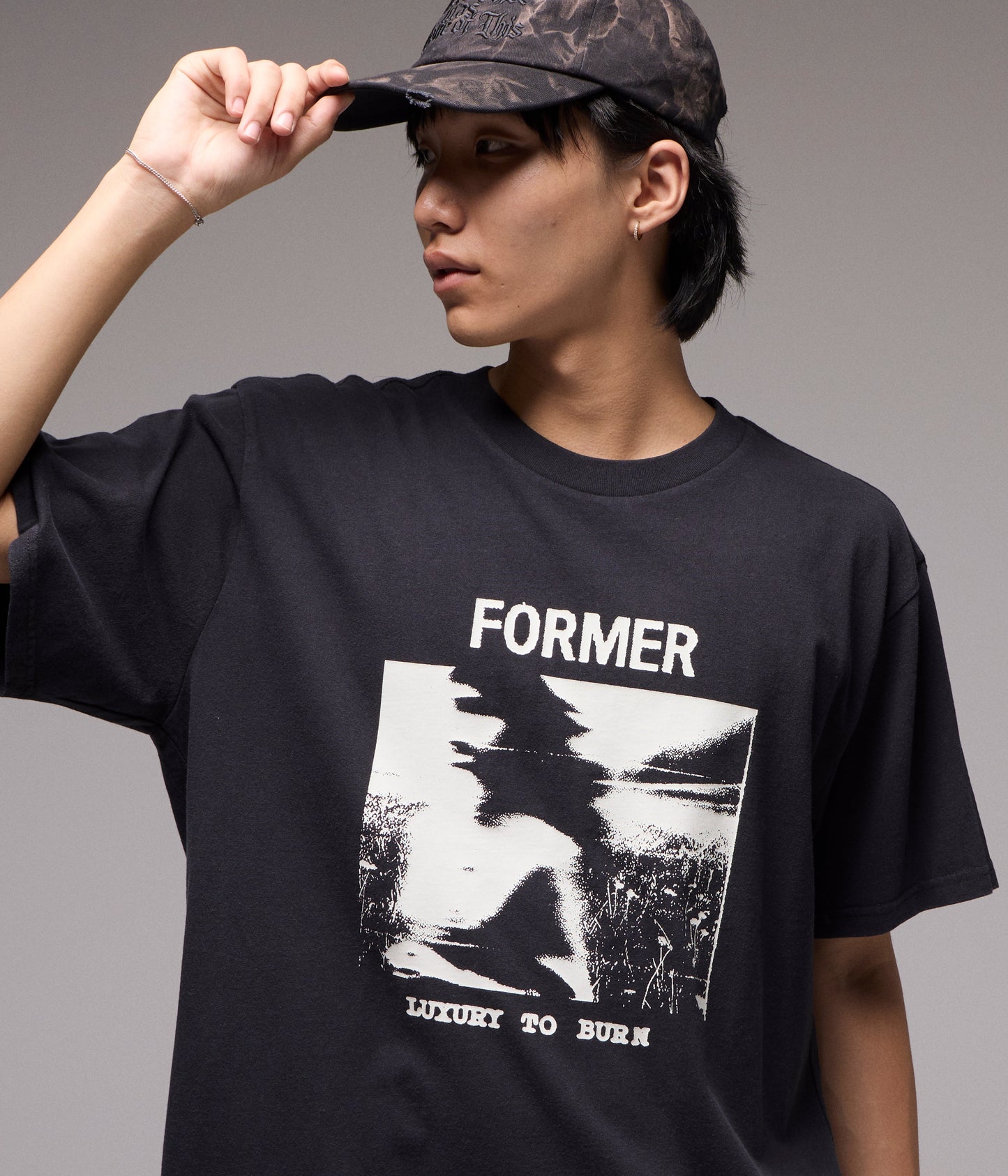 SHUNNING T-SHIRT // WASHED BLACK