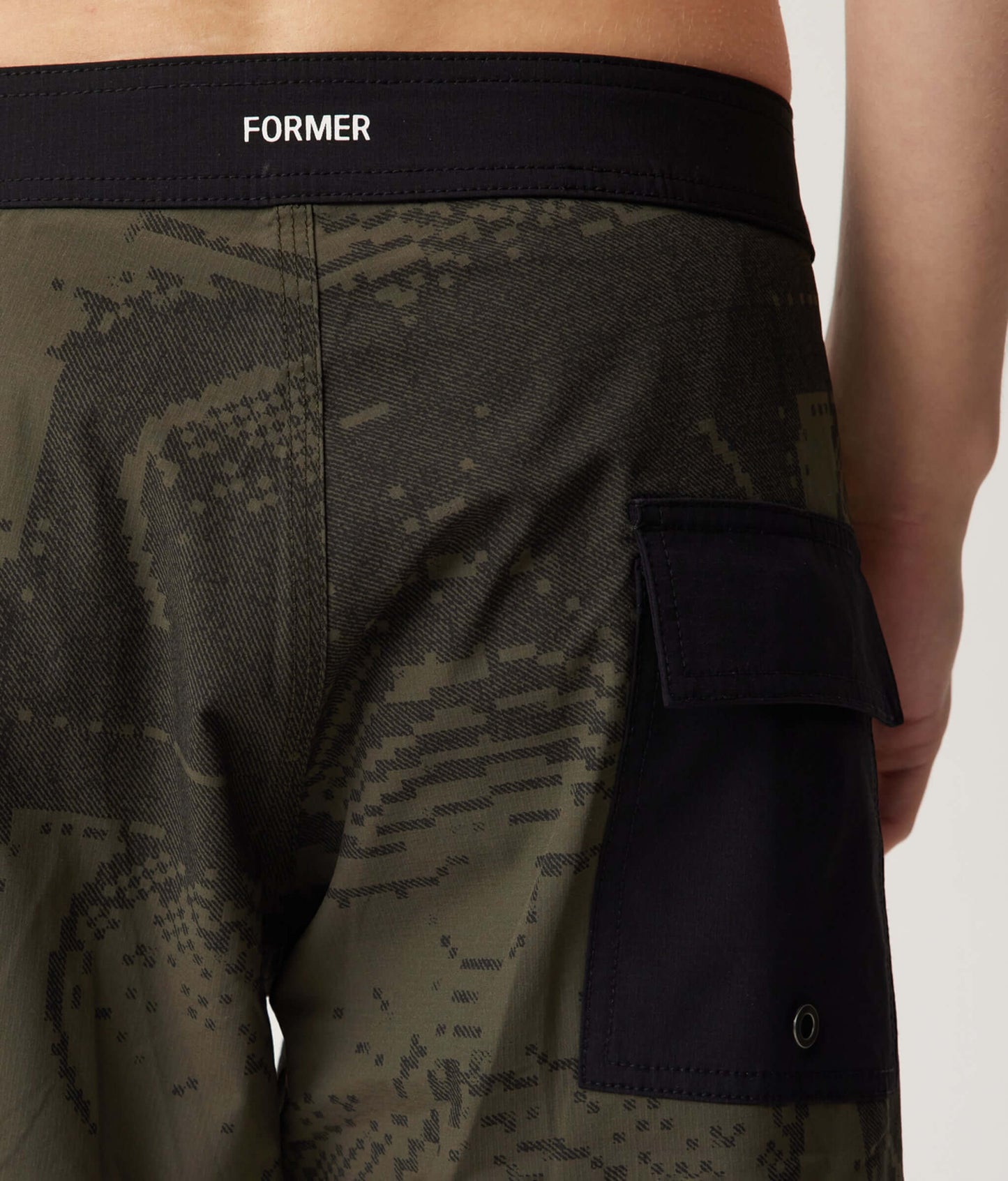 FREQUENCY TRUNK // BOTTLE