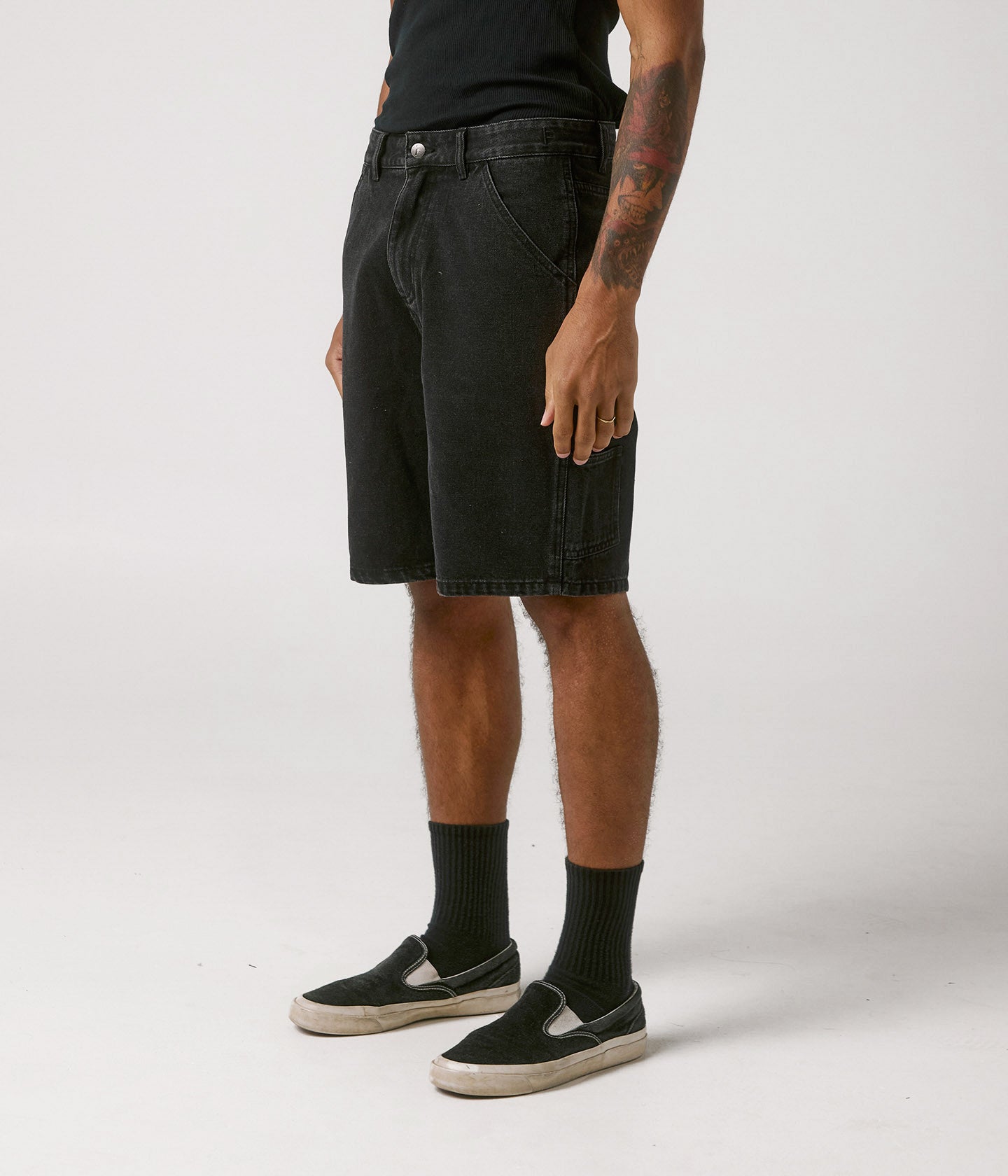 REYNOLDS DENIM 21'  WALKSHORT // BLACK STONE