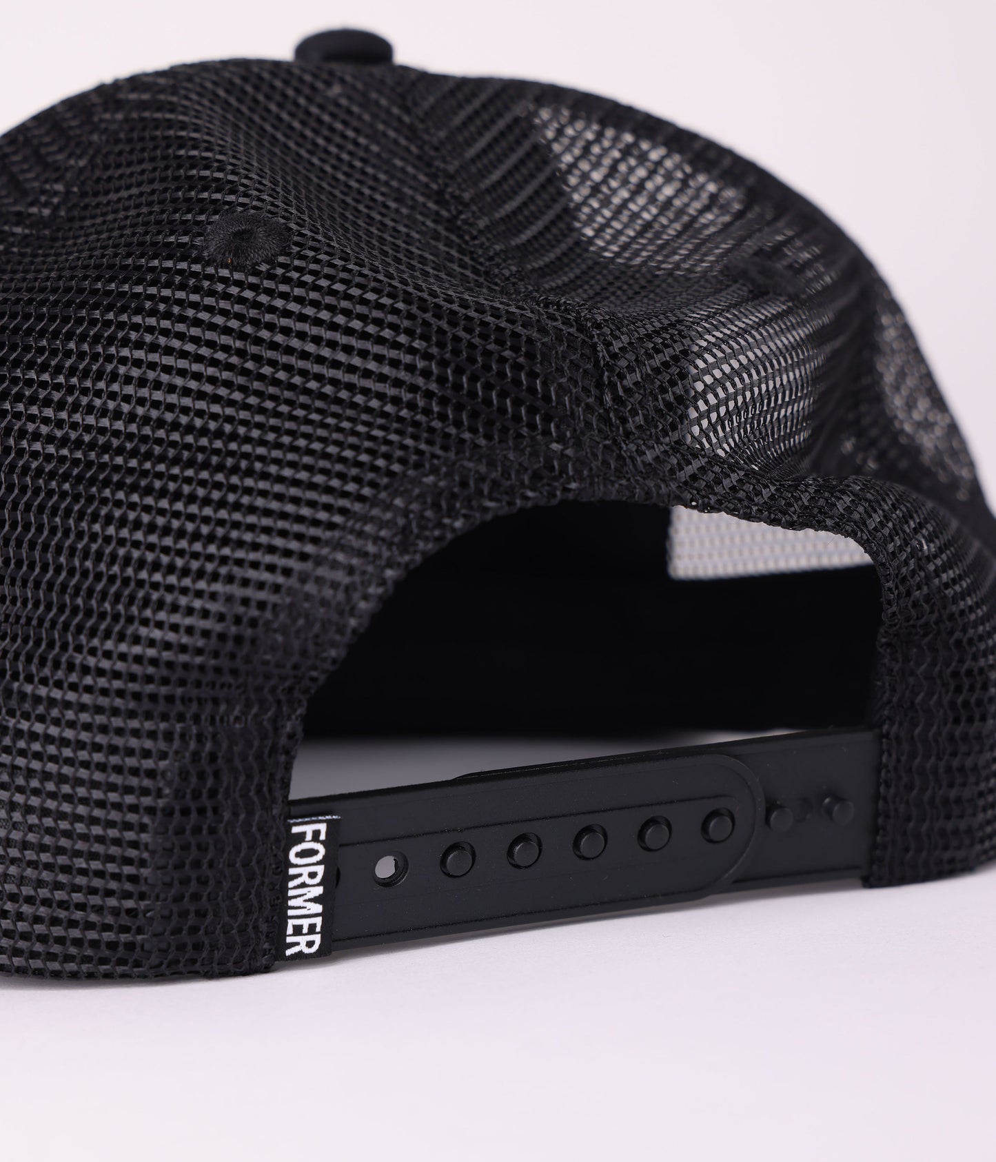 SHUNNING TRUCKER CAP // BLACK