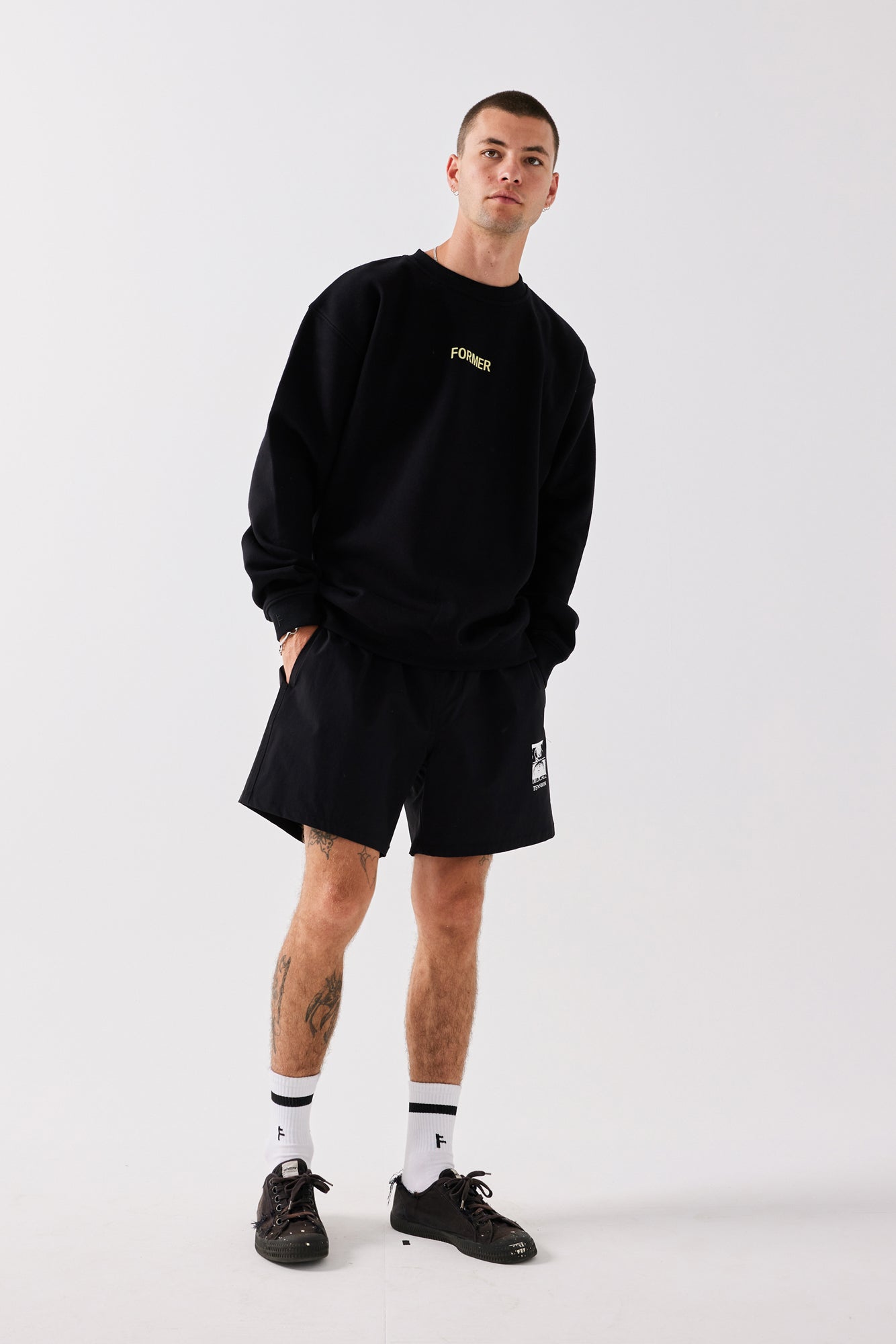 DELICATE 16' SWAN TRUNK // BLACK