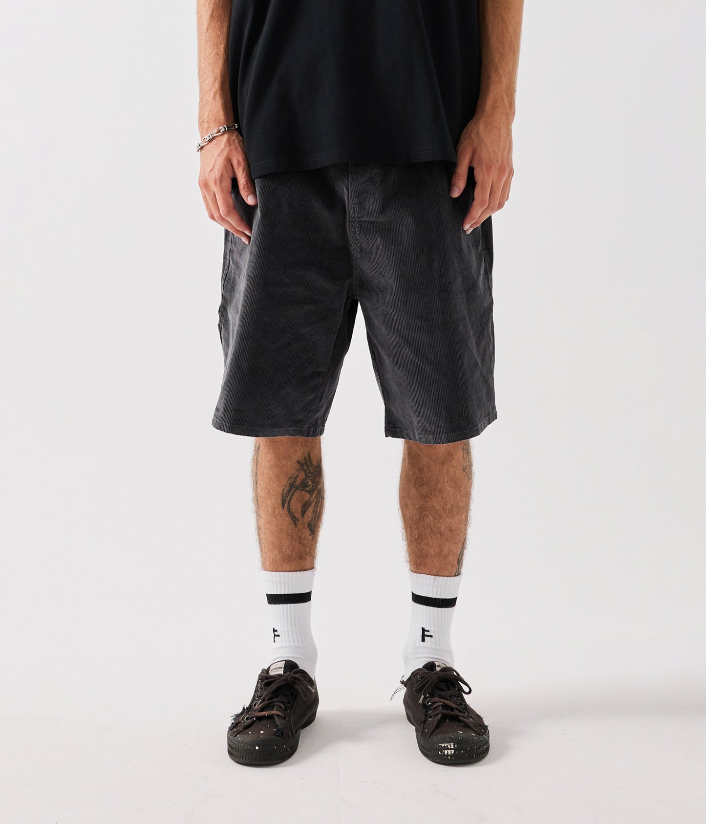 DISTEND CORD WORK SHORT // PEPPER